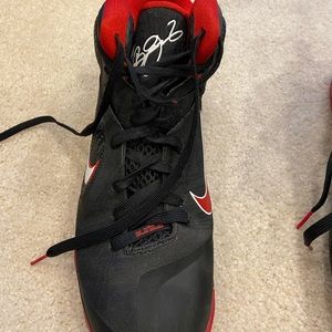 Mens basketball shoe Lebron James